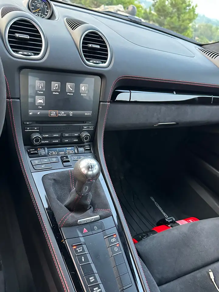 Porsche 718 Cayman снимка Porsche 718 Cayman