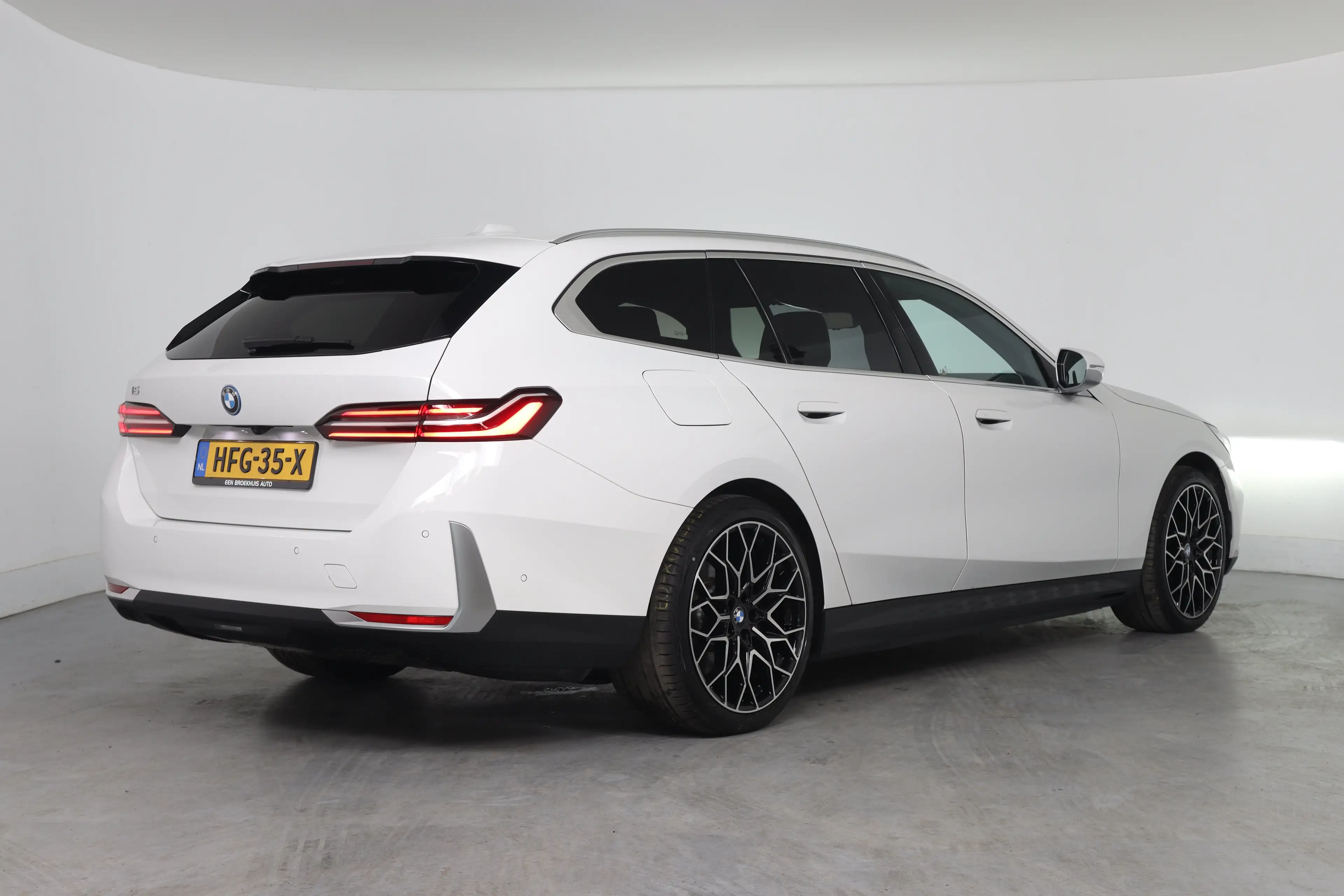 BMW i5 Touring eDrive40 84kWh | Bowers&Wilkins | SOH 95% — photo 13