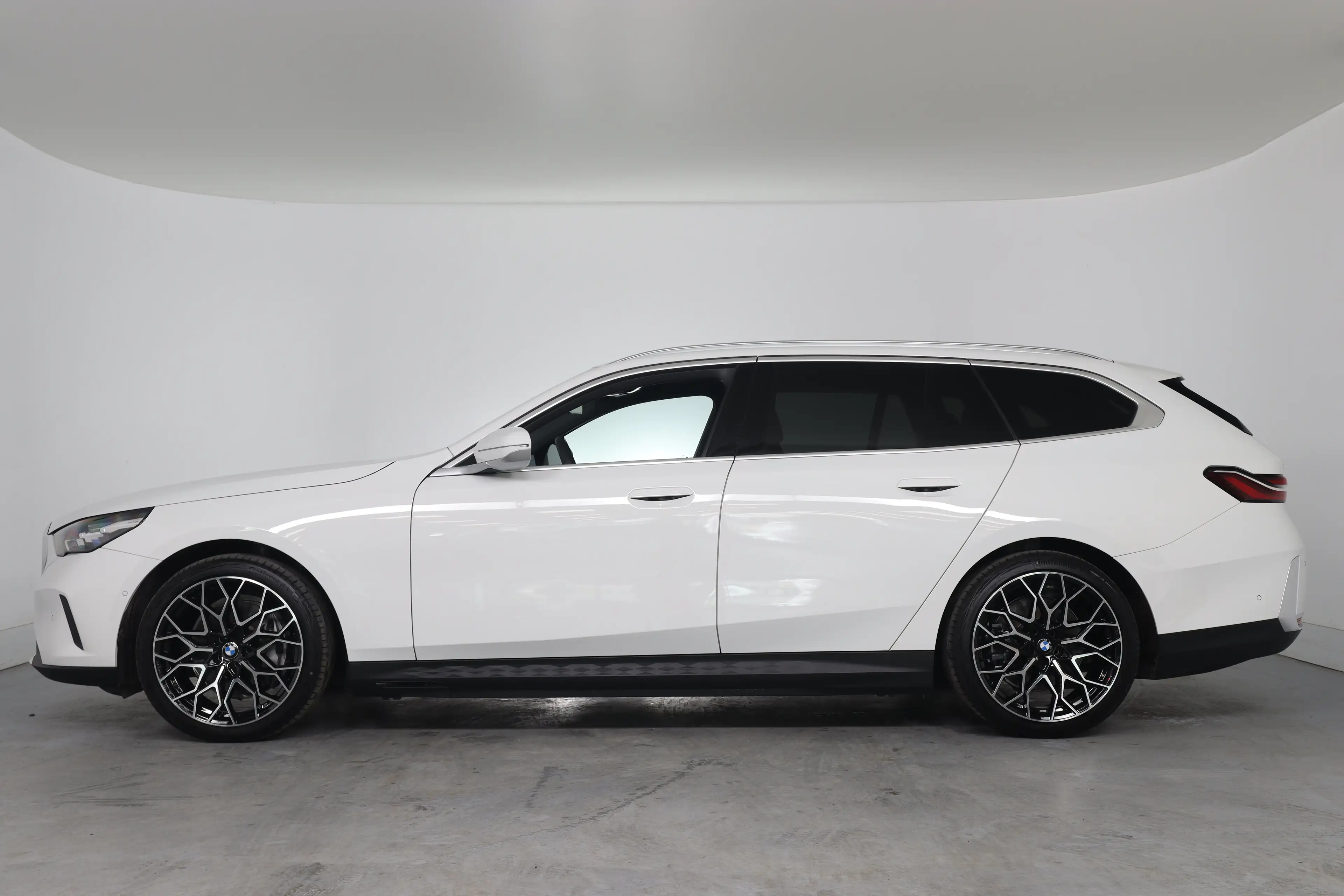 BMW i5 Touring eDrive40 84kWh | Bowers&Wilkins | SOH 95% — photo 3
