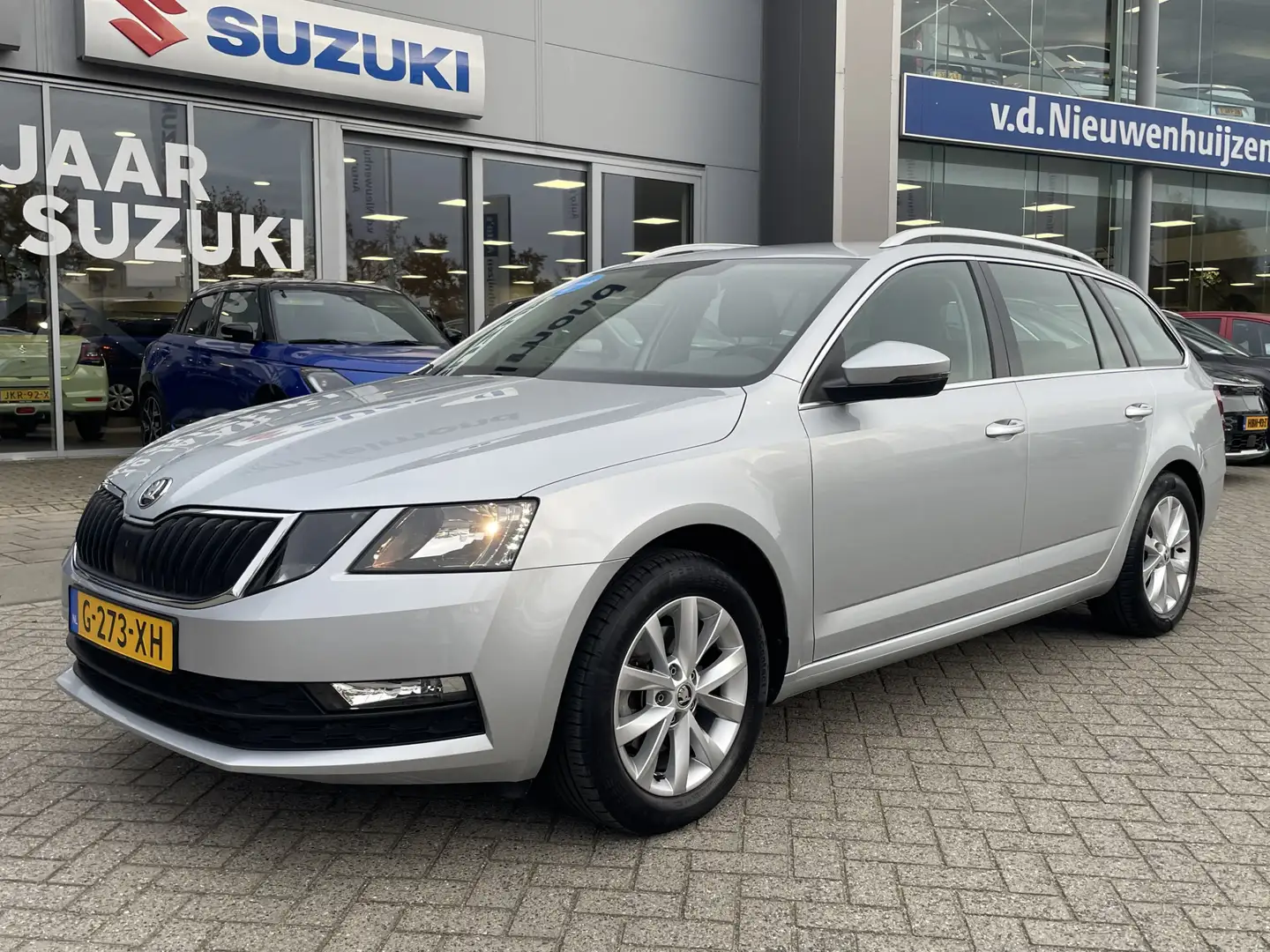 Skoda Octavia Combi 1.5 TSI Greentech Business Edition Automaat Grijs - 2