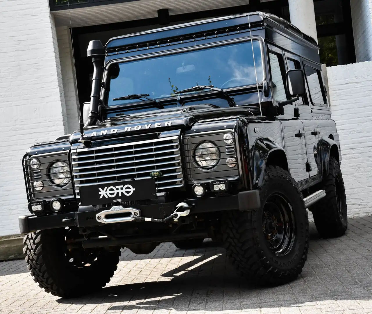 Aap Terugroepen Zachtmoedigheid Land Rover Defender SUV/4x4/Pick-up in Zwart tweedehands in Varsenare voor  € 64.950,-