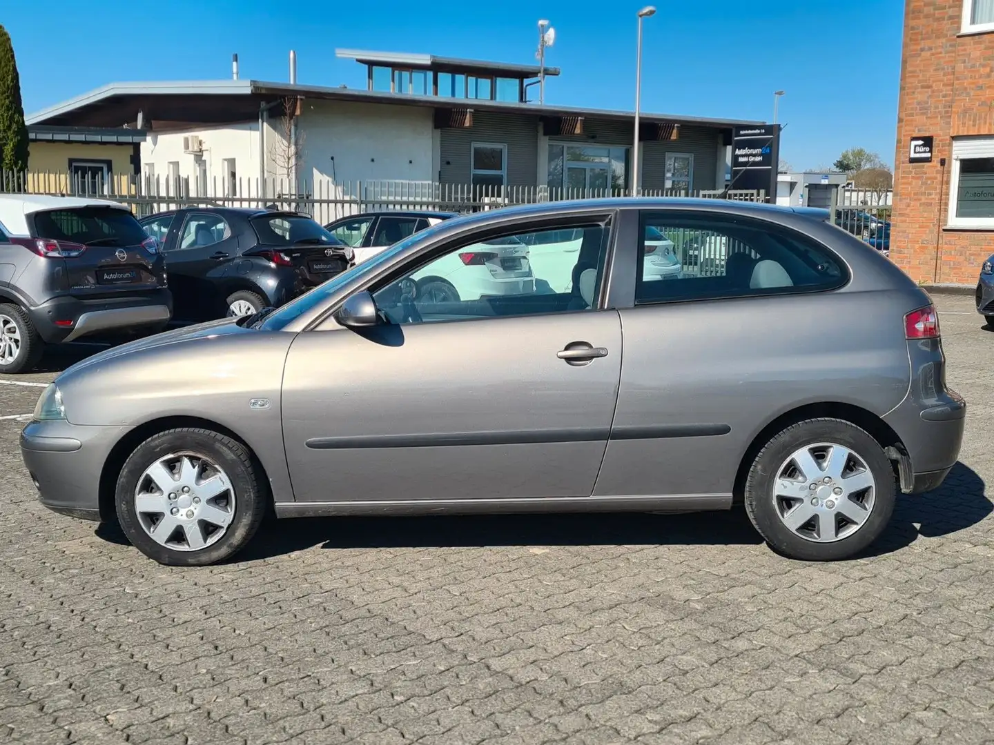 SEAT Ibiza 1.4 16V 55kW Fresh.*Klima*Isofix* Gold - 2
