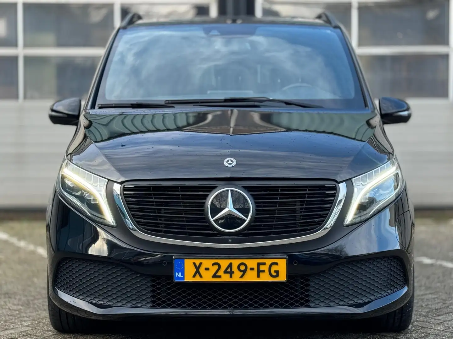 Mercedes-Benz EQV 300 L3 Avantgarde 90 kWh|8 persoons|360cam|Burmester|S Zwart - 2