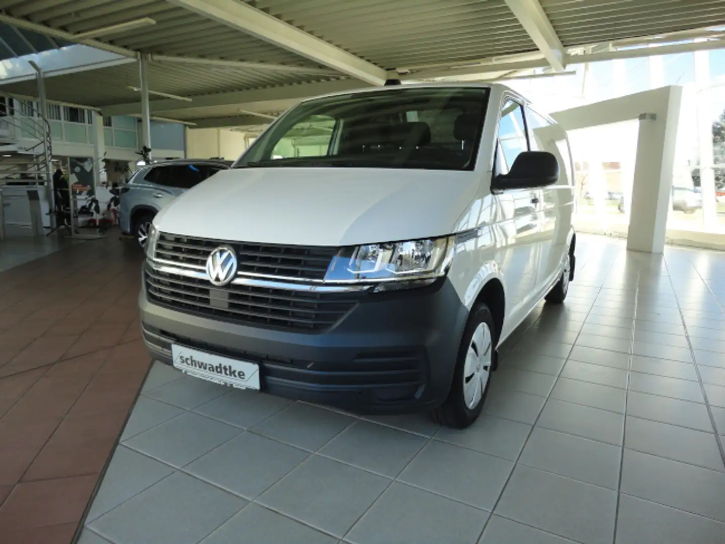 Volkswagen T6.1 Transporter Kasten langer Radstand 2.0l TDI 6 Weiß - 1