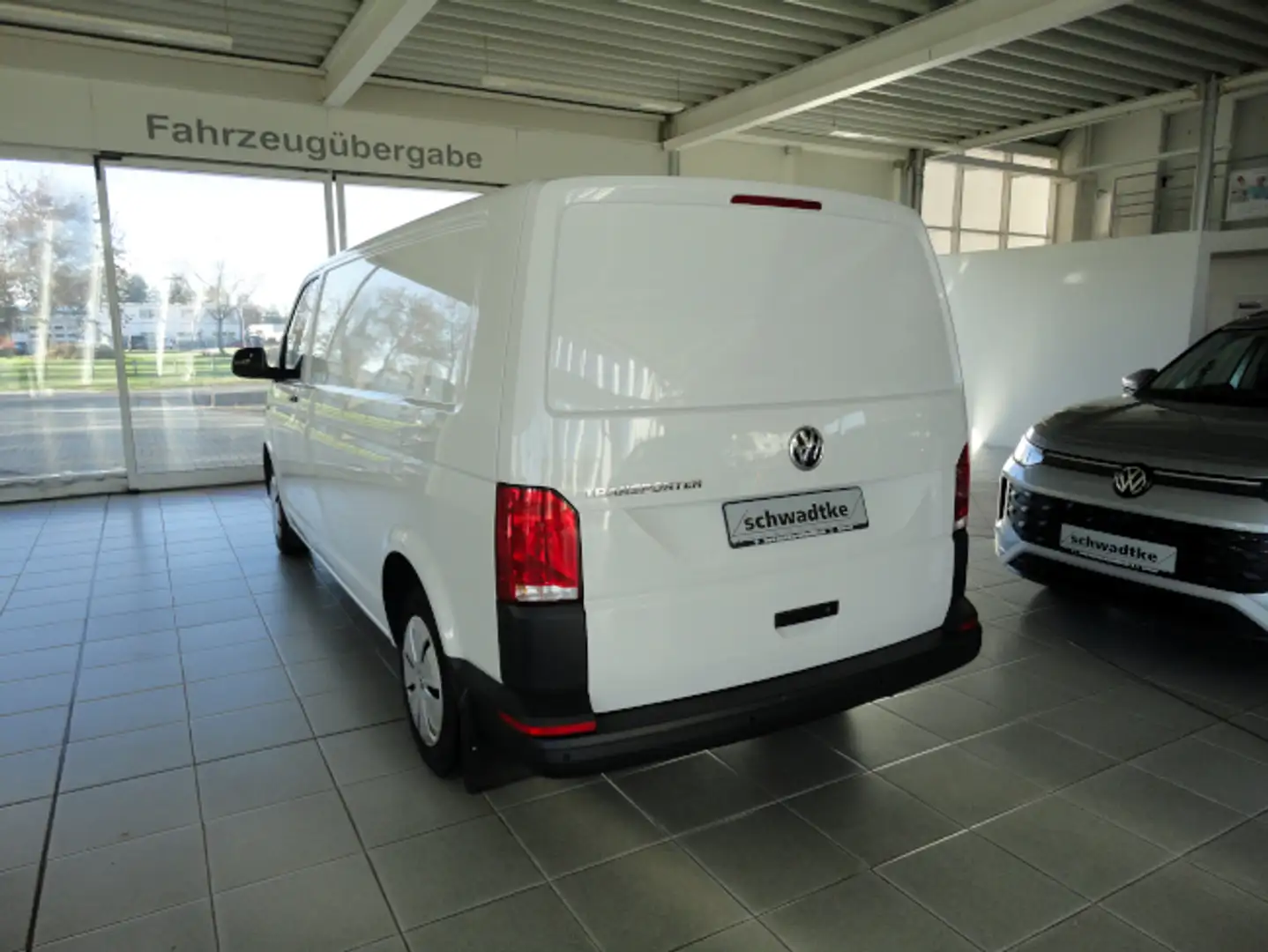 Volkswagen T6.1 Transporter Kasten langer Radstand 2.0l TDI 6 Weiß - 2