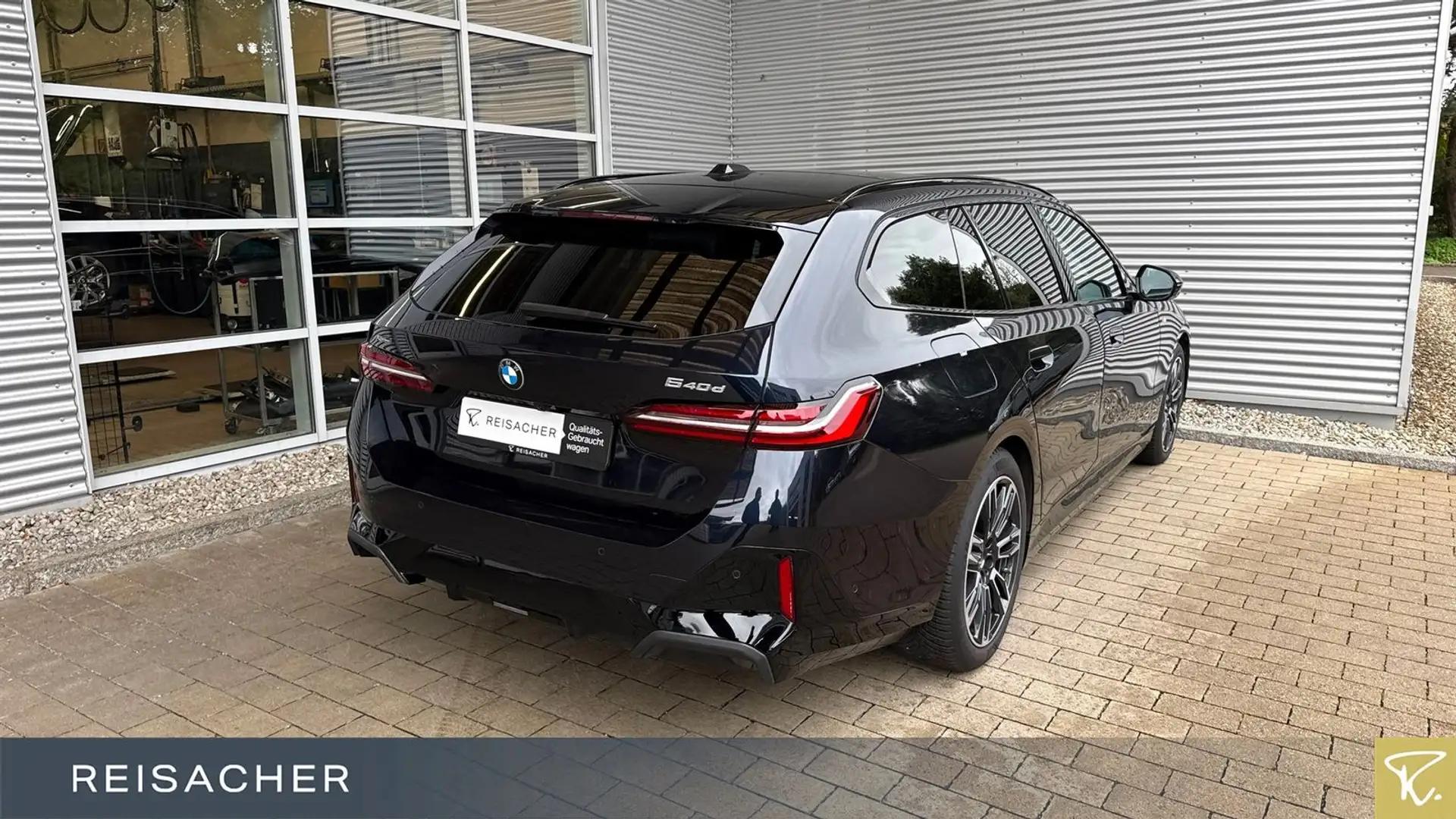 BMW 540 d xDrive M-Sport Navi HUD 360° ACC StdHzg AHK Schwarz - 2