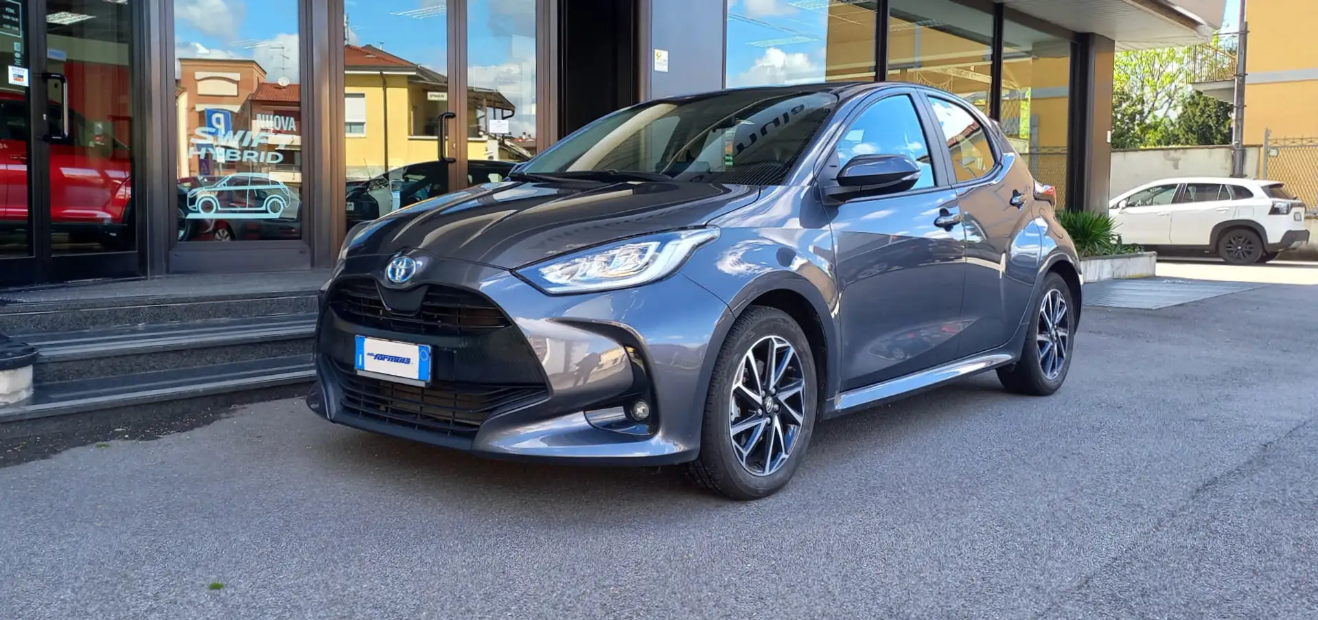 Toyota Yaris 1.5 Hybrid 5 porte Style Grau - 1