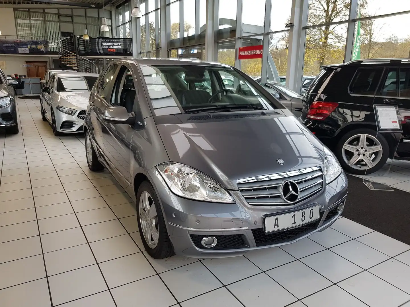 Mercedes-Benz A 180 AVANTGARDE PTS SHZ TEILLEDER KLIMA Grau - 2