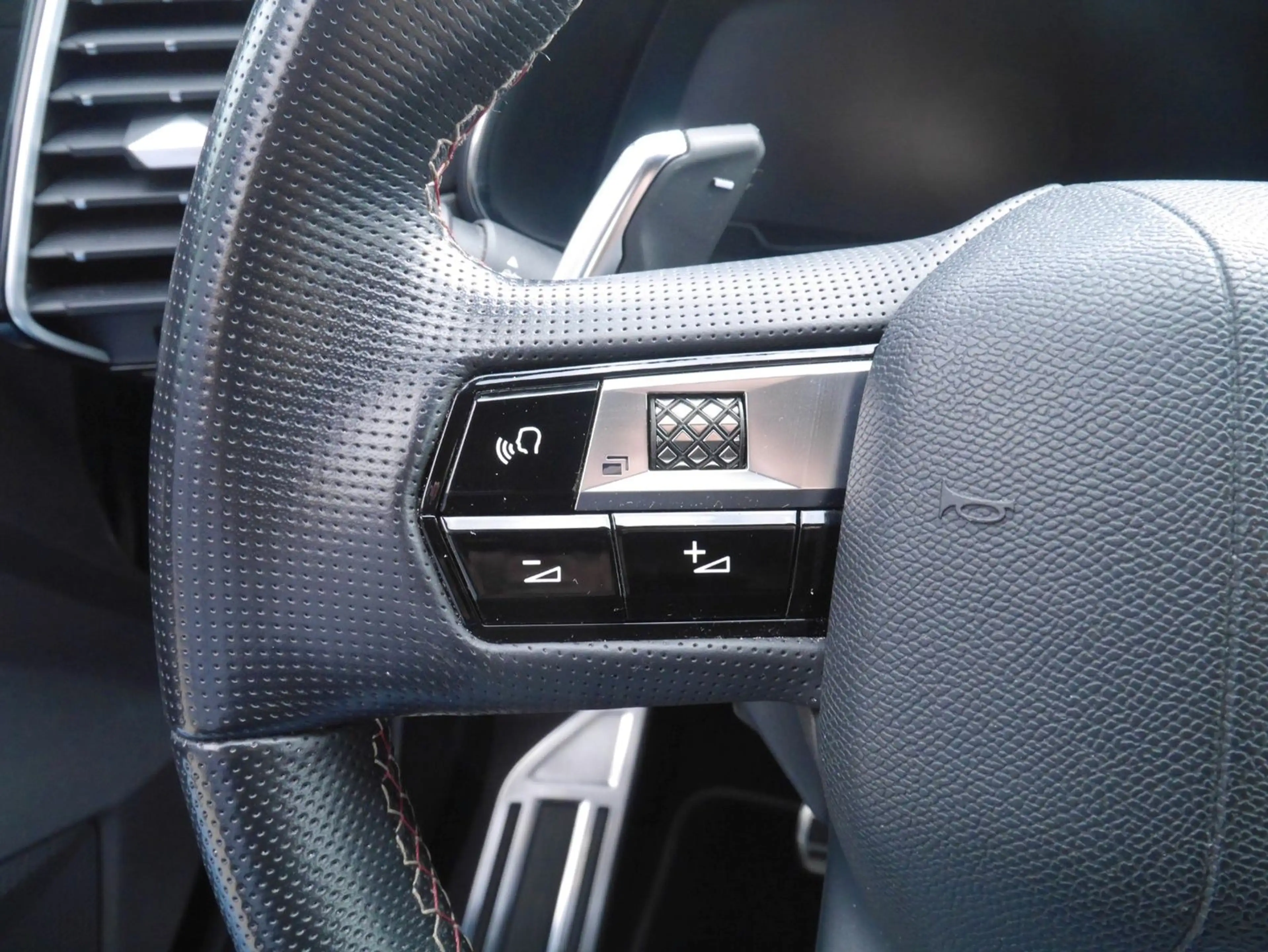 DS Automobiles DS 7 Crossback DS 7 Blue HDI Perf. Line 130 Navi/LED/SHZ/Kamera — photo 15