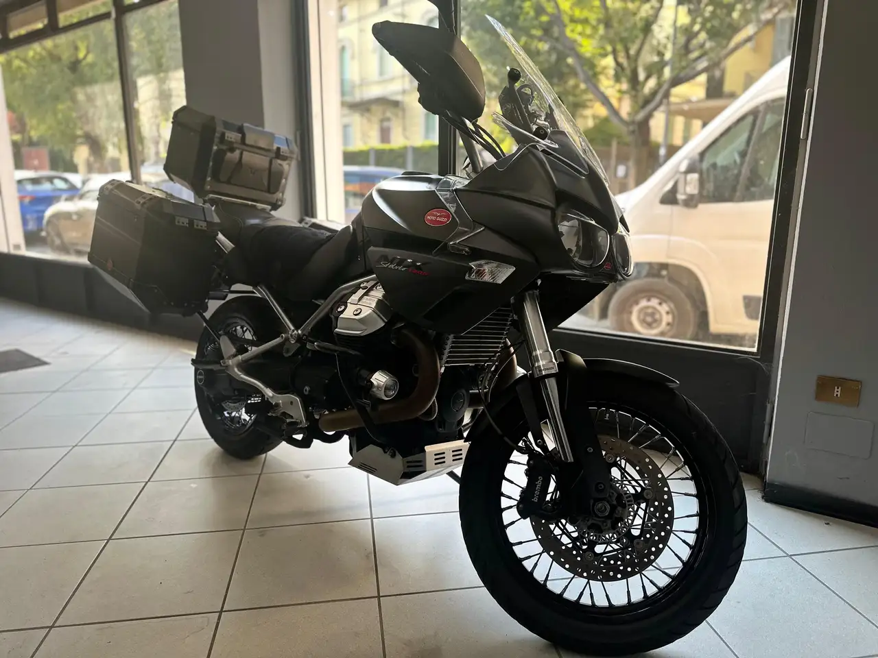 Moto Guzzi Stelvio 1200