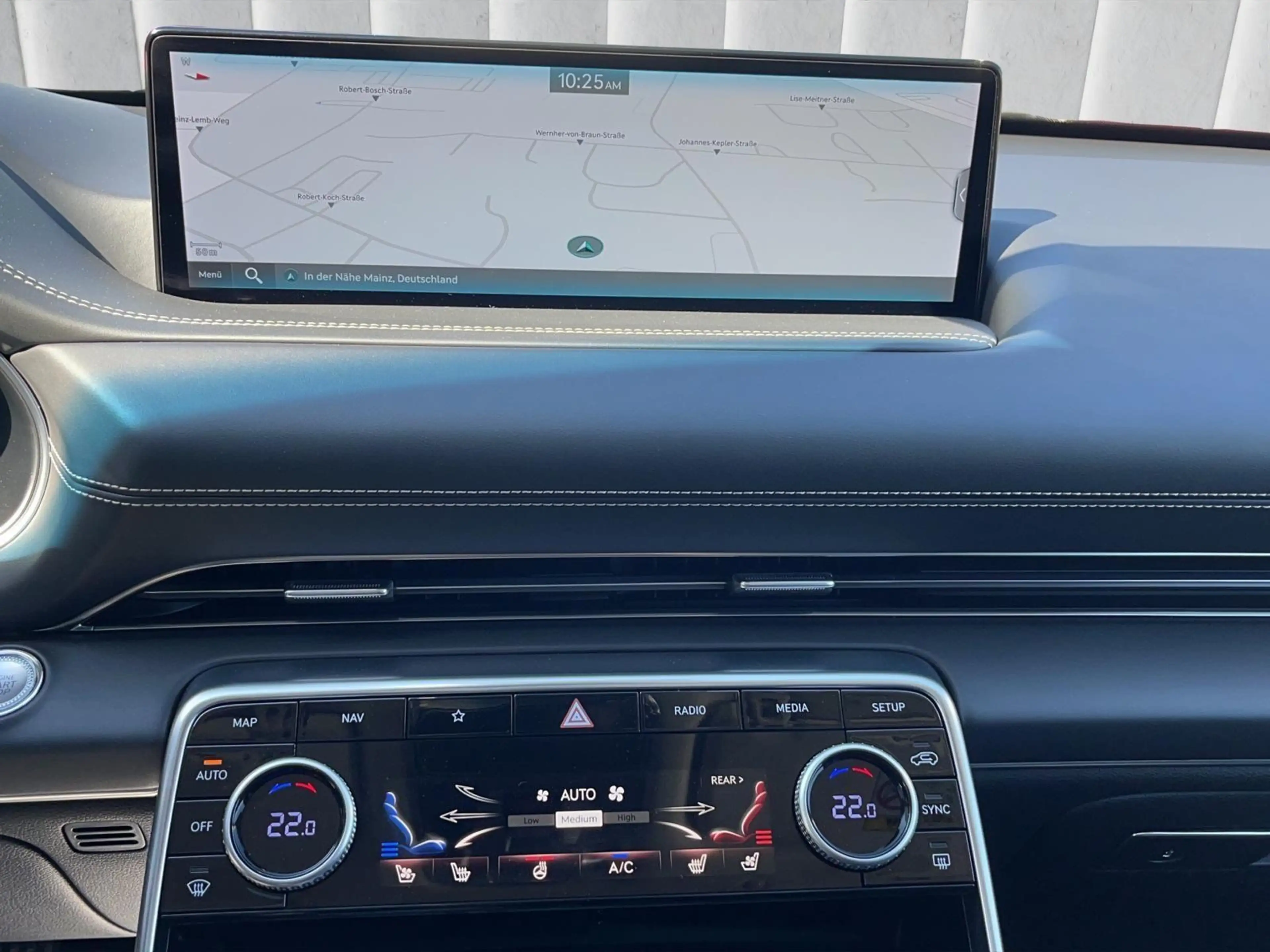 Genesis GV80 3.0D AWD Luxury 5 seater Inno&Comfort&Tech*Pano*Na — photo 15