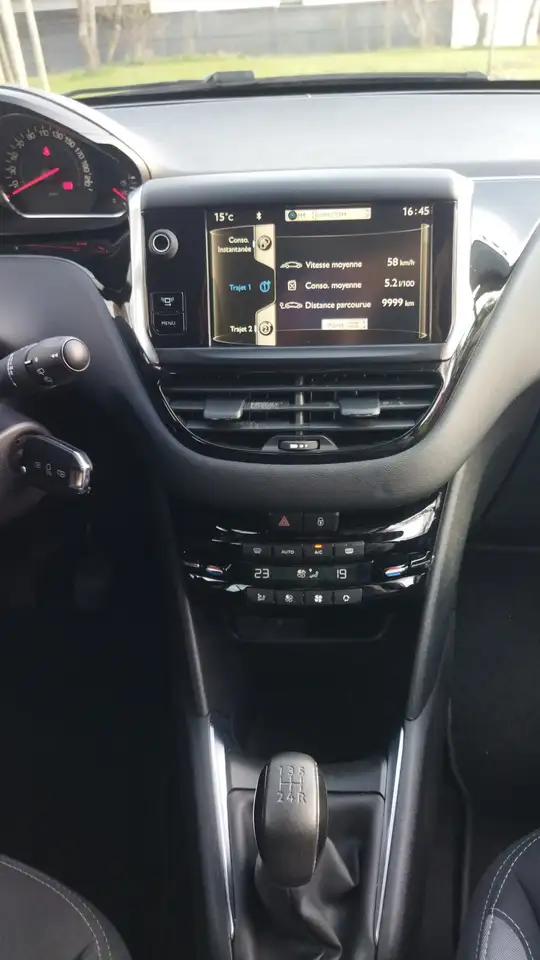 Peugeot 208 208 — photo 10