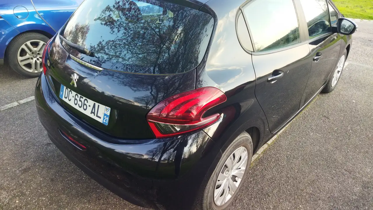 Peugeot 208 208 — photo 4