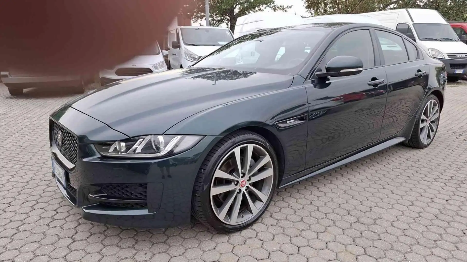 Jaguar XE 2.0 D Turbo 180CV aut. R-Sport Verde - 2