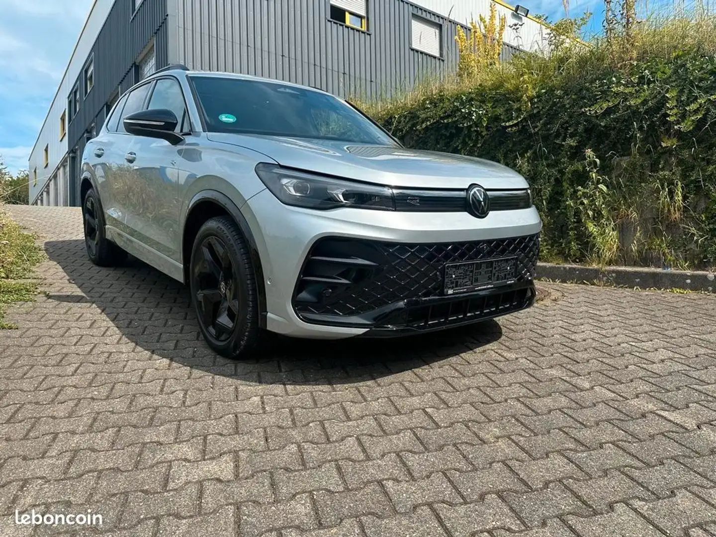 Volkswagen Tiguan 2.0 TDI DSG R-Line Gris - 1