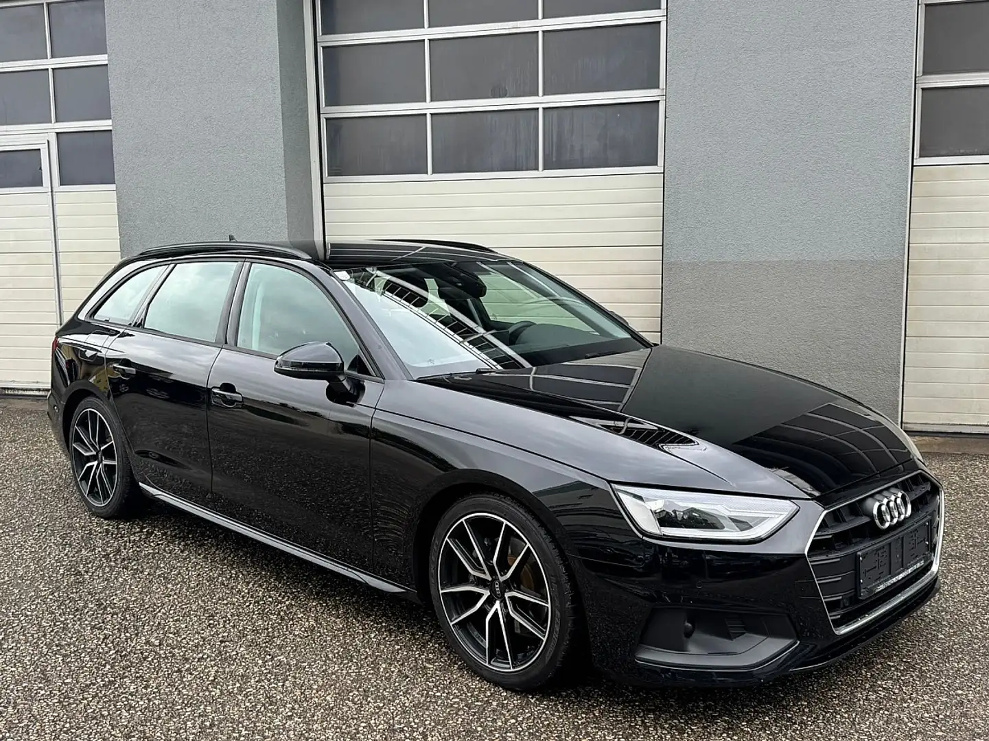 Audi A4 Avant 30 TDI S-tronic Schwarz - 2