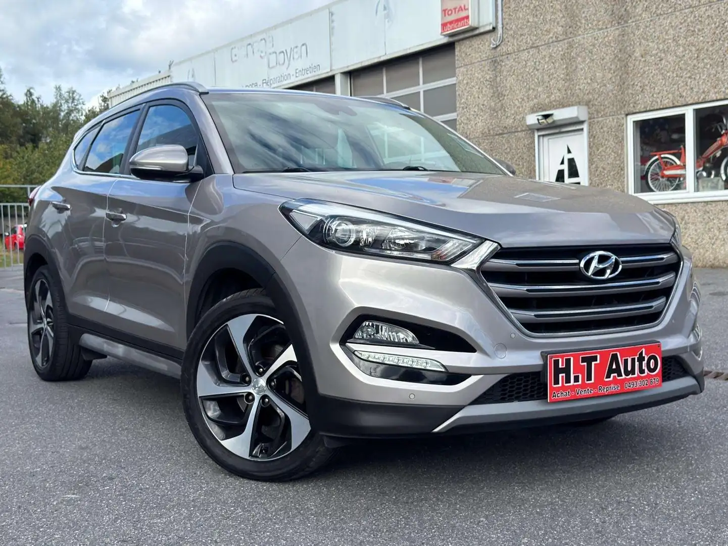 Hyundai TUCSON 1.7 CRDi 2WD/Etat neuf/Gps/Airco/Camera/Euro6b Noir - 2