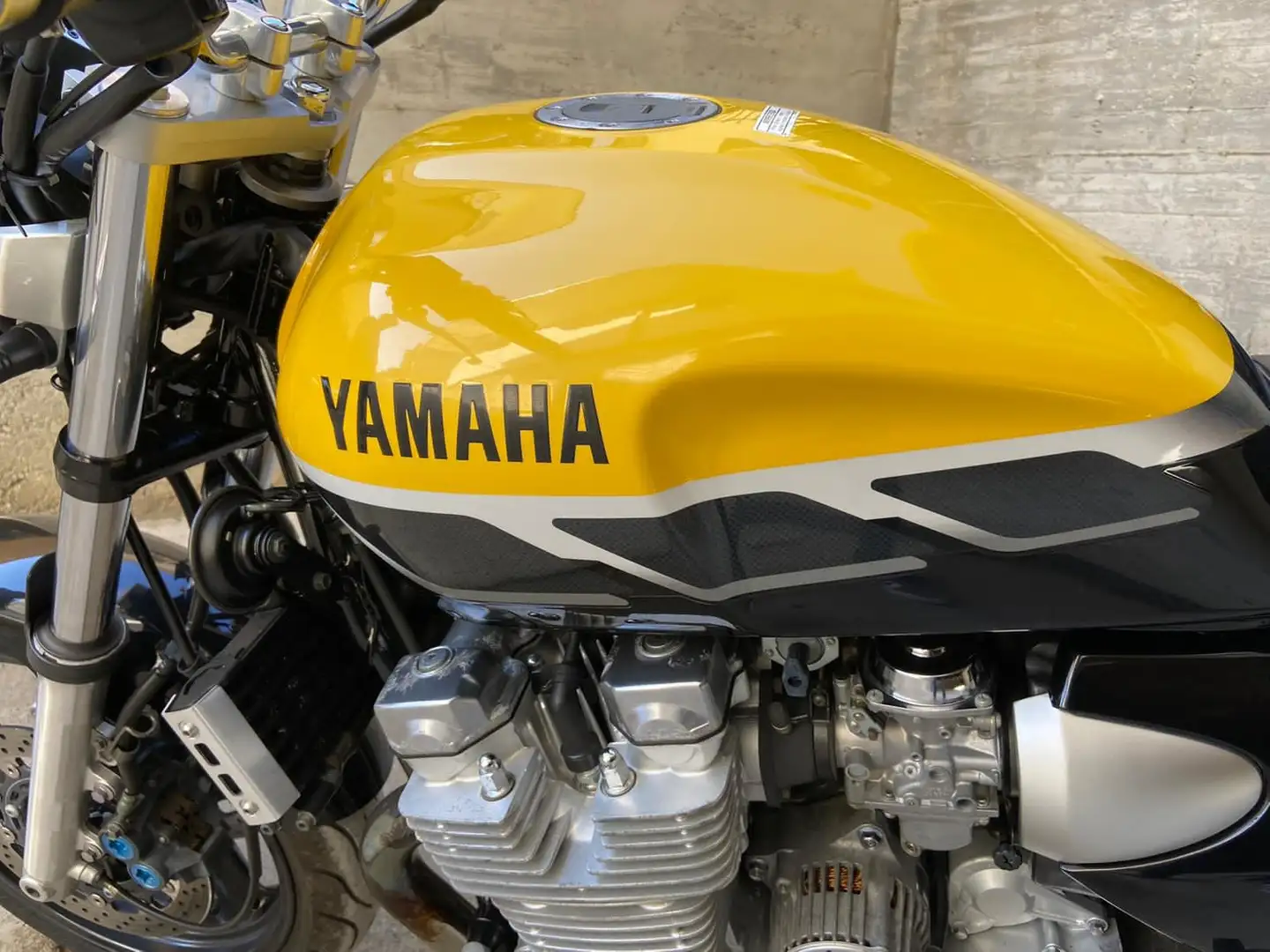 Yamaha XJR 1300 Laguna Seca Giallo - 2