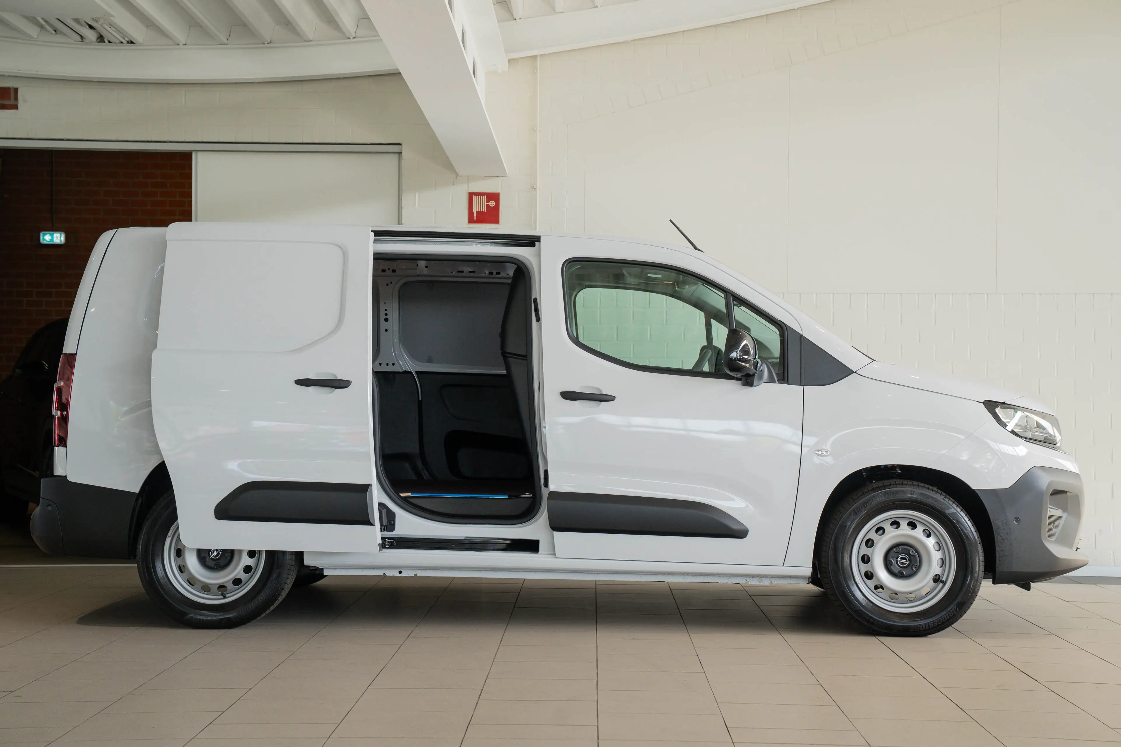 Opel Combo-e Electric 136 L2 50kWh | Warmtepomp | Climate Contr — photo 7