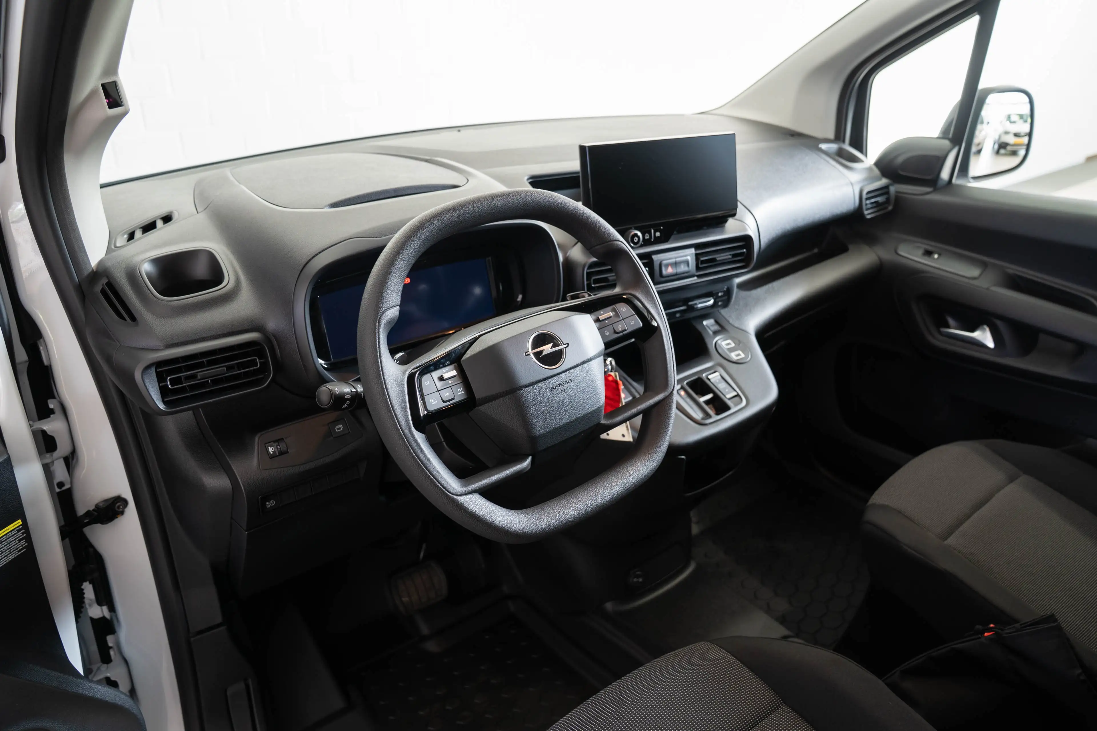Opel Combo-e Electric 136 L2 50kWh | Warmtepomp | Climate Contr — photo 13