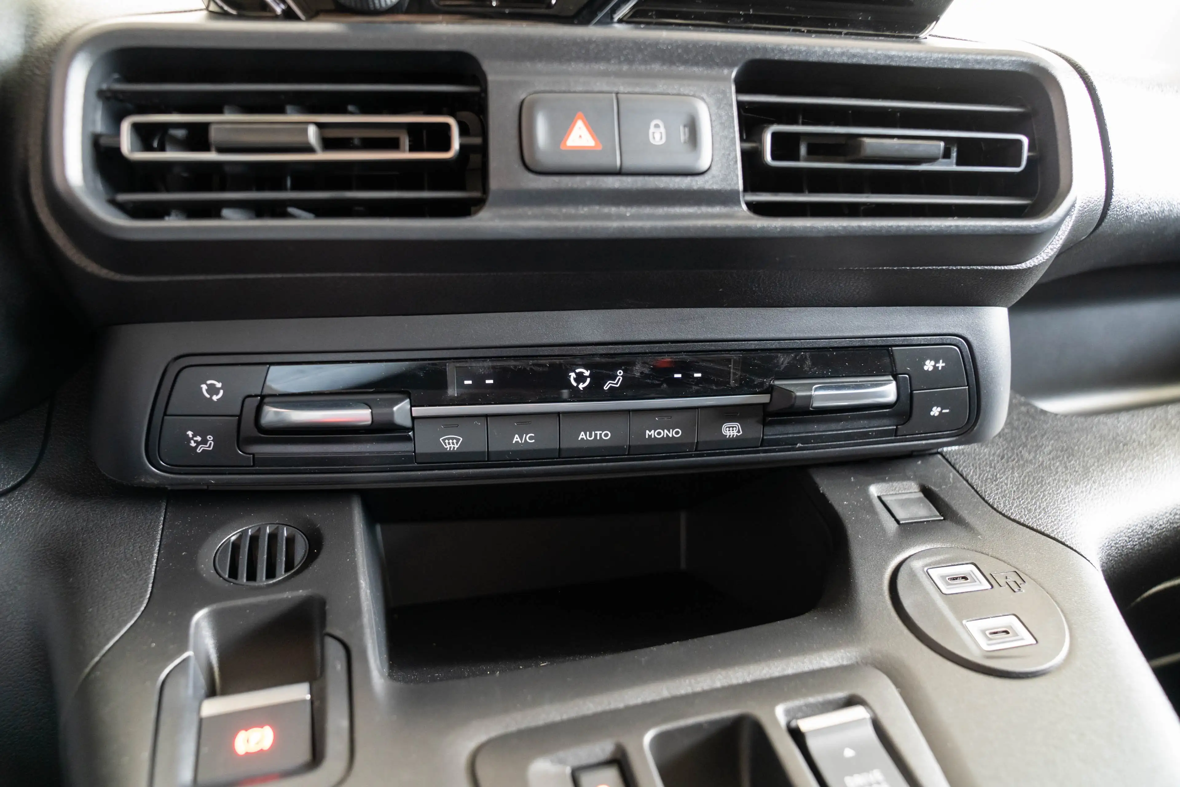 Opel Combo-e Electric 136 L2 50kWh | Warmtepomp | Climate Contr — photo 27