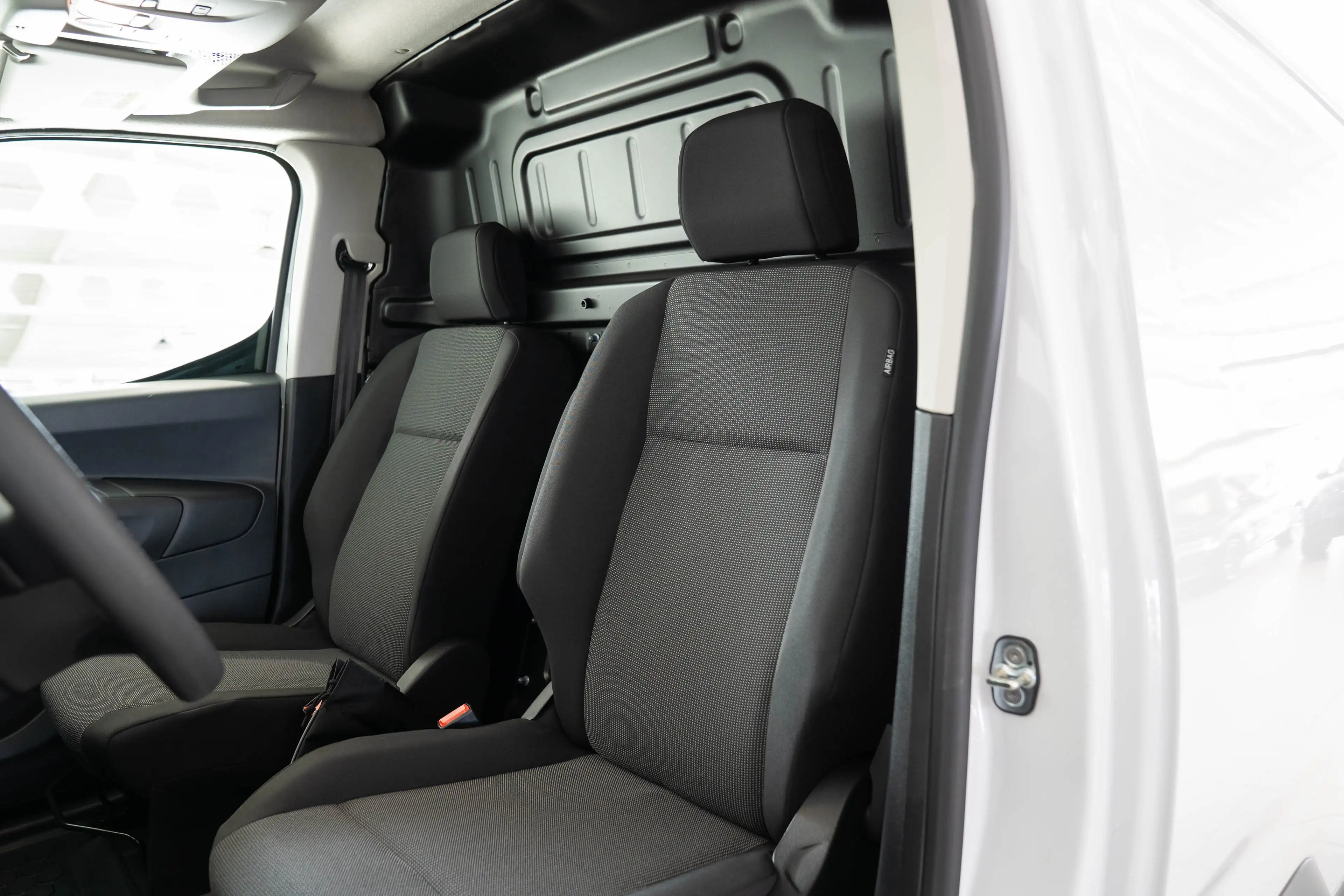 Opel Combo-e Electric 136 L2 50kWh | Warmtepomp | Climate Contr — photo 12