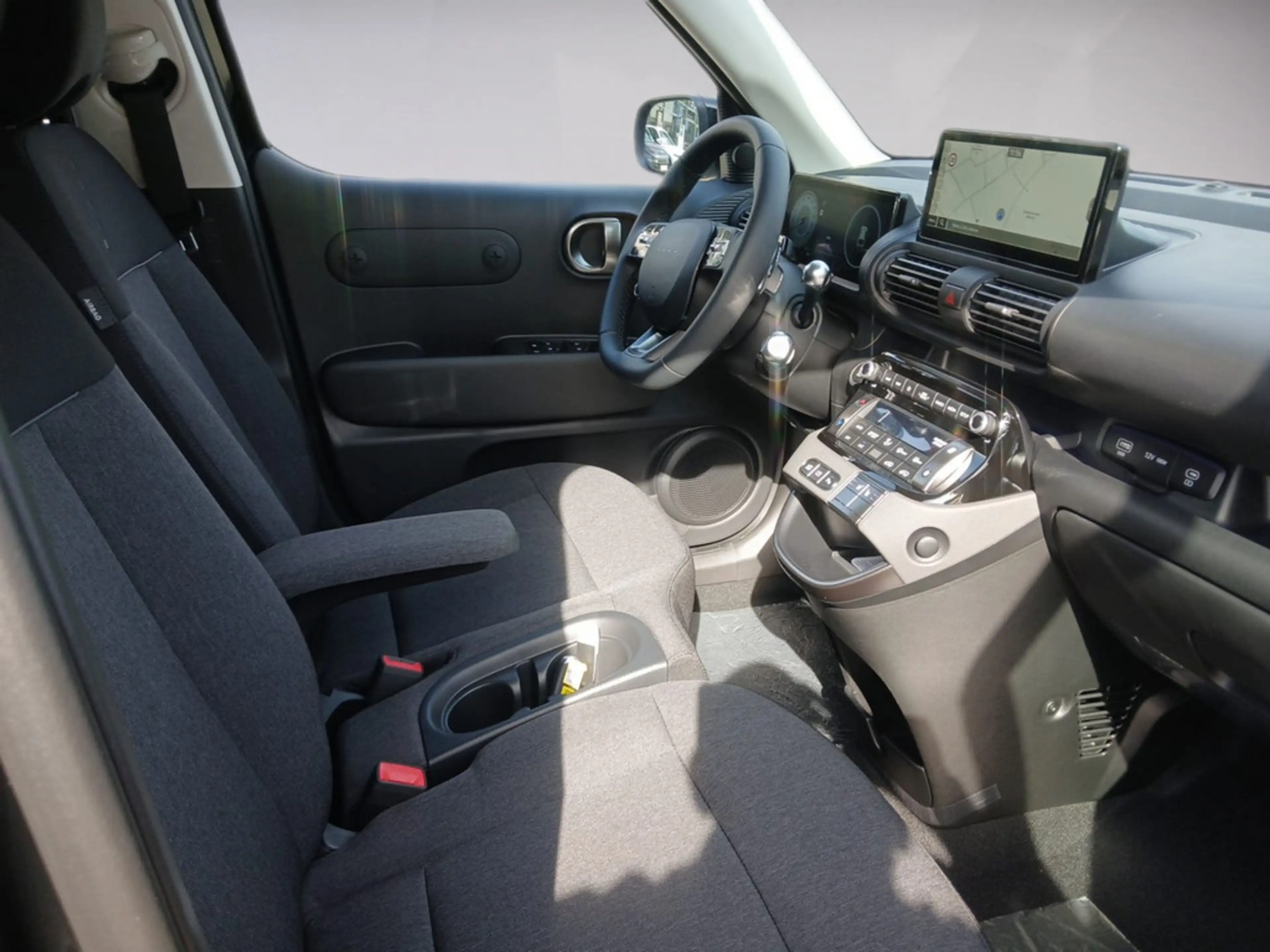 Hyundai Inster Prime Elektro 49kWh NAVI ACC LED 360° — photo 14