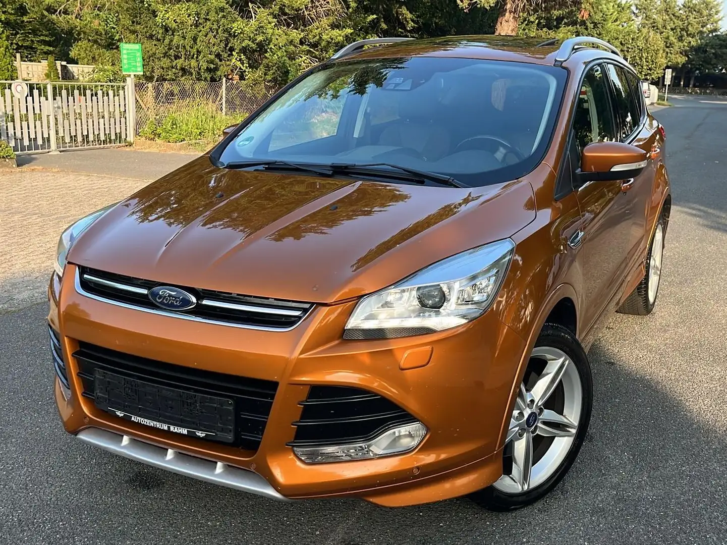 Ford Kuga Individual/Pano/Kamera/Shz/Pdc/Navi Orange - 1