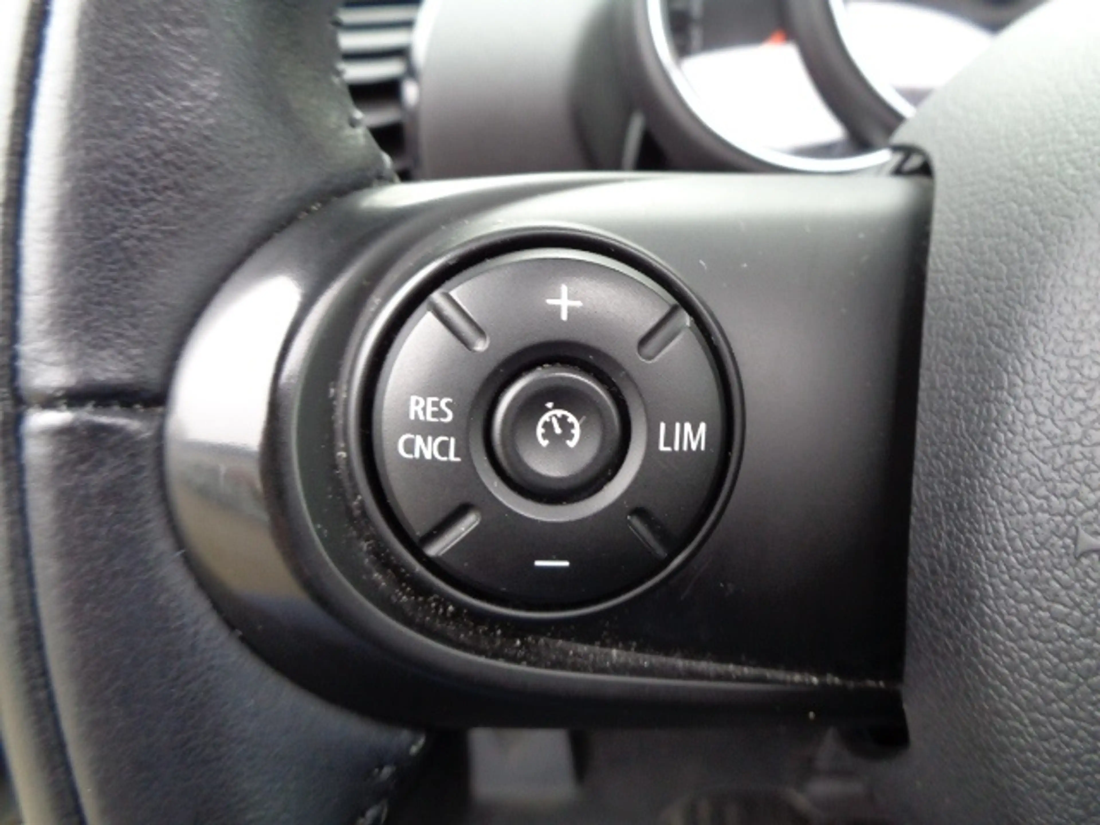 MINI One Clubman 1.5 — photo 16