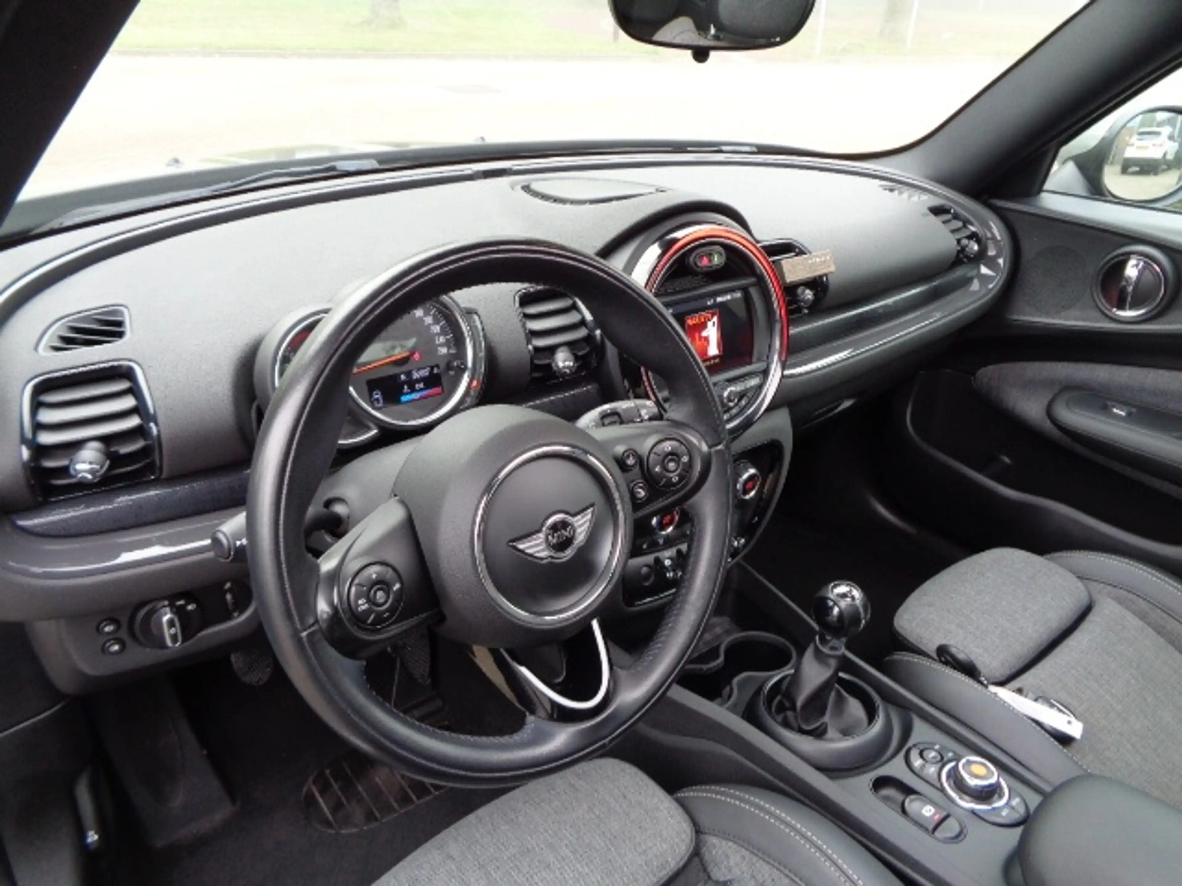MINI One Clubman 1.5 — photo 11