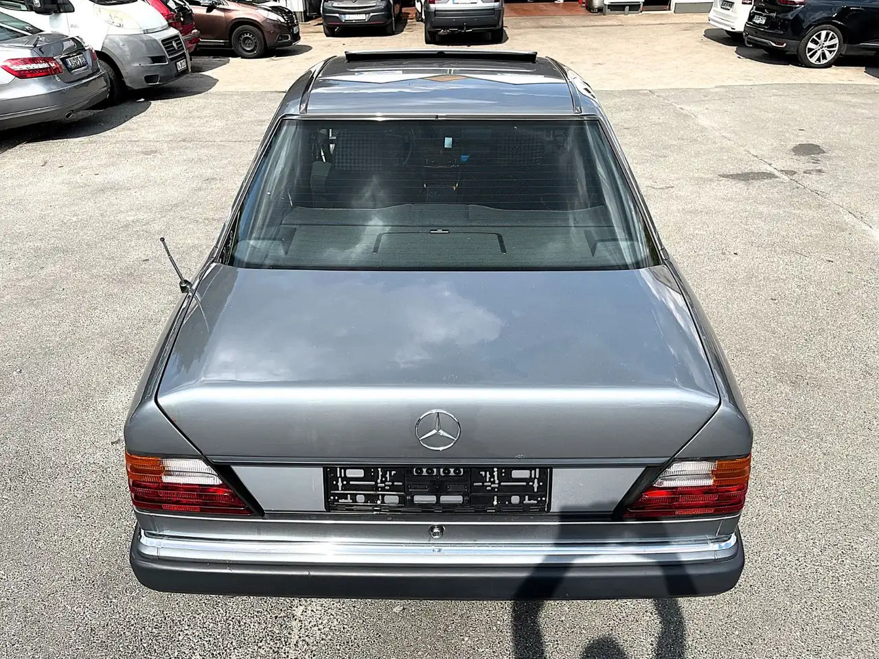Mercedes-Benz 230 E/AUTOMATIK/SPORTLINE-SITZE/EL.FENSTER/SERVOL, foto 10