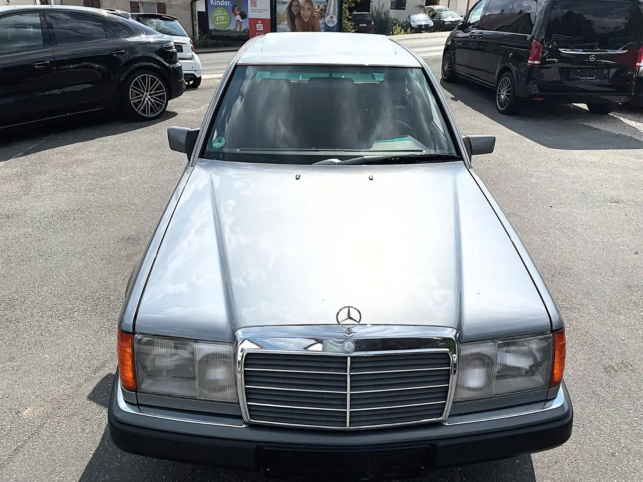 Mercedes-Benz 230 E/AUTOMATIK/SPORTLINE-SITZE/EL.FENSTER/SERVOL, foto 9