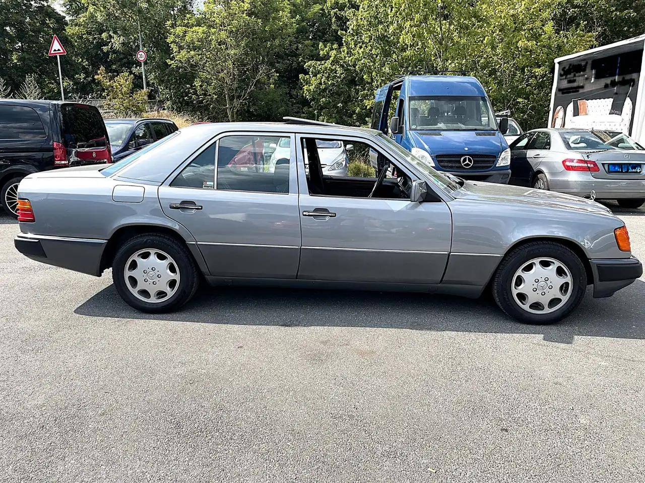 Mercedes-Benz 230 E/AUTOMATIK/SPORTLINE-SITZE/EL.FENSTER/SERVOL, foto 8