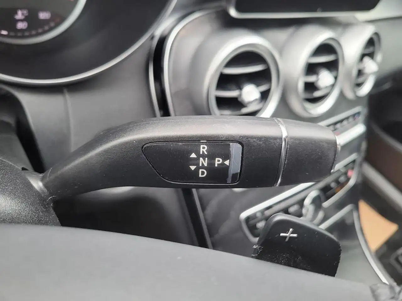 Mercedes-Benz C-Class снимка Mercedes-Benz C-Class