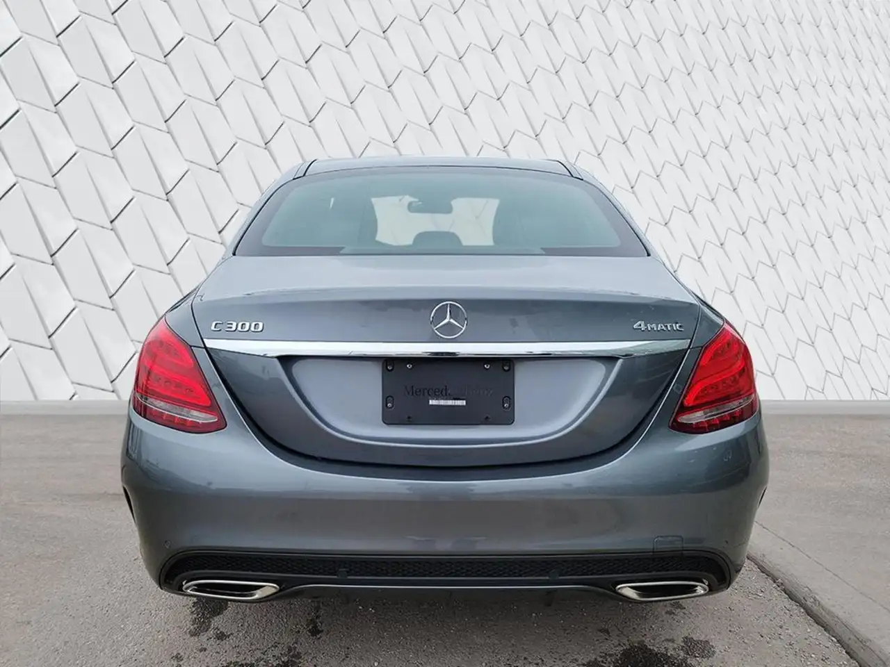 Mercedes-Benz C-Class снимка Mercedes-Benz C-Class