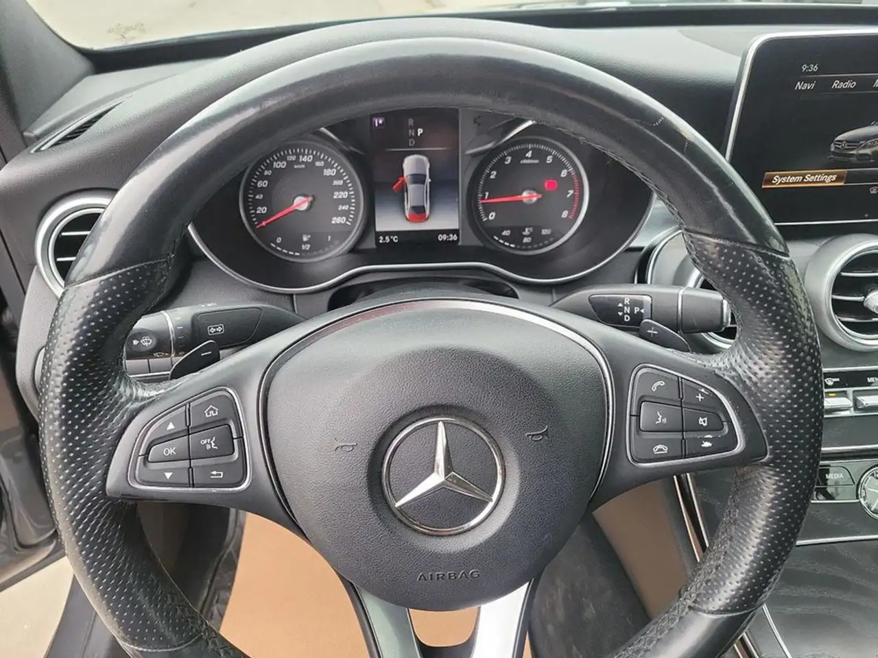 Mercedes-Benz C-Class снимка Mercedes-Benz C-Class