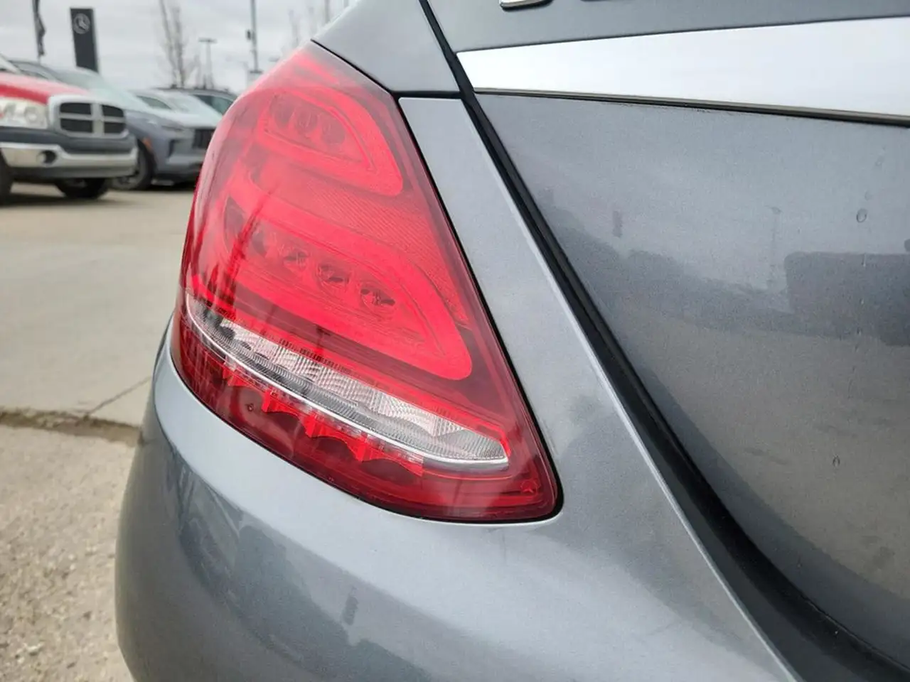Mercedes-Benz C-Class снимка Mercedes-Benz C-Class