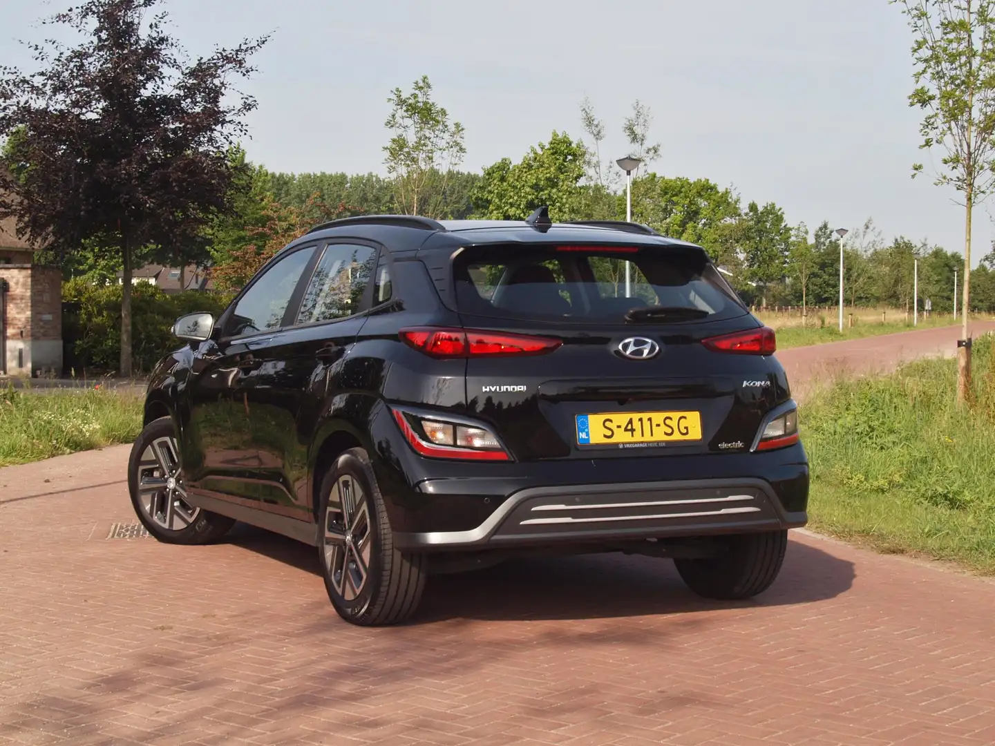 Hyundai KONA EV Comfort 64 kWh | Camera | Apple Carplay | Cruis Zwart - 2