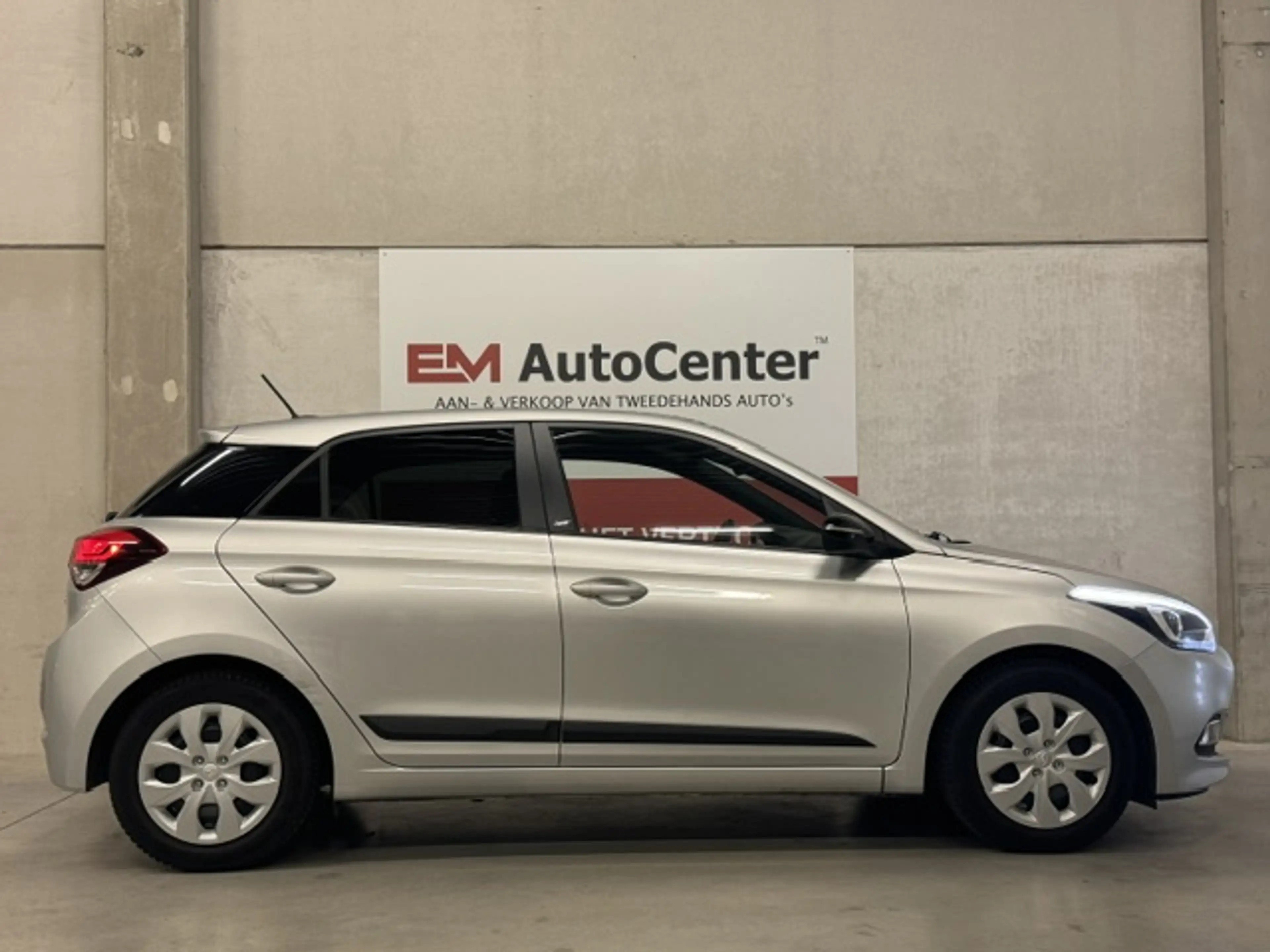 Hyundai i20 1.2i Benzine GO! Airco-Camera-Lane Assist-GPS-Cruise-1St eig... + Garantie — photo 7