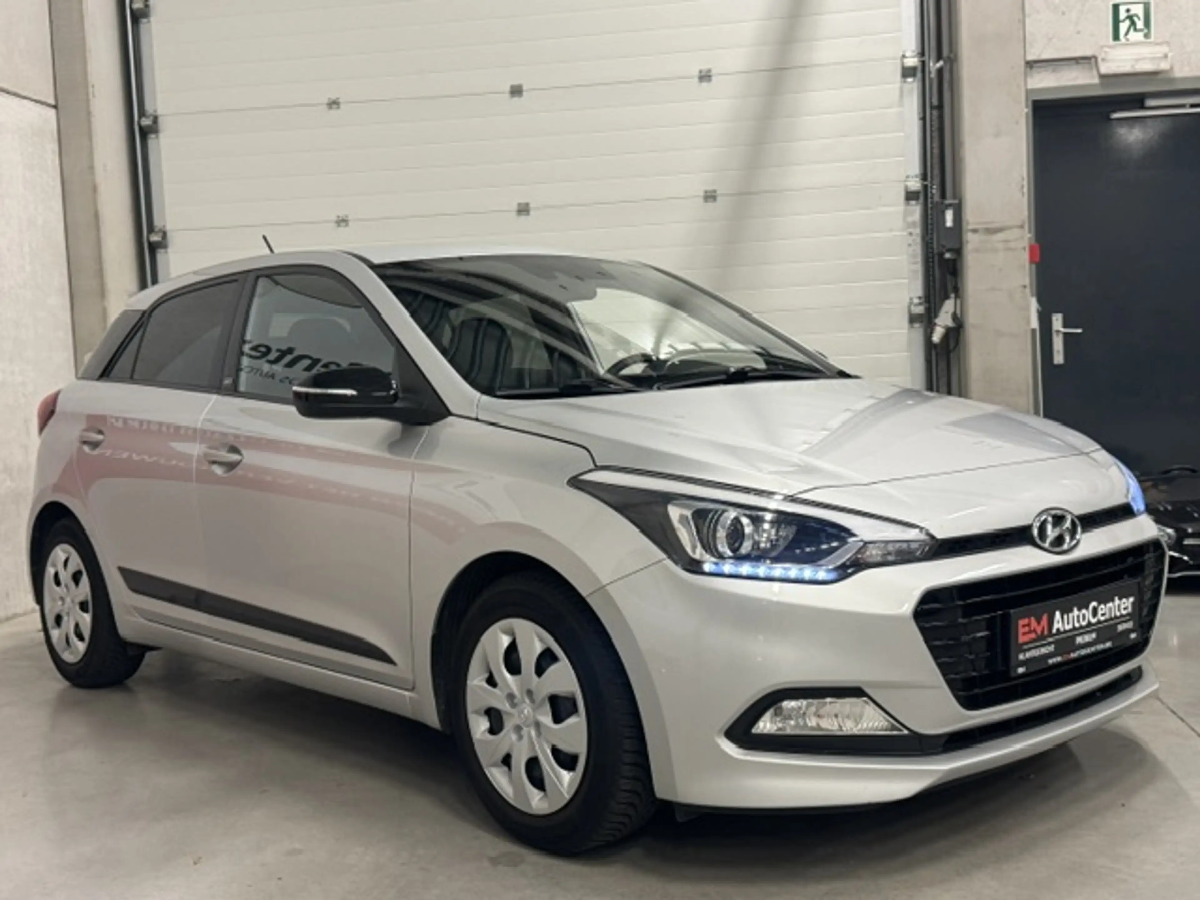 Hyundai i20 1.2i Benzine GO! Airco-Camera-Lane Assist-GPS-Cruise-1St eig... + Garantie — photo 2