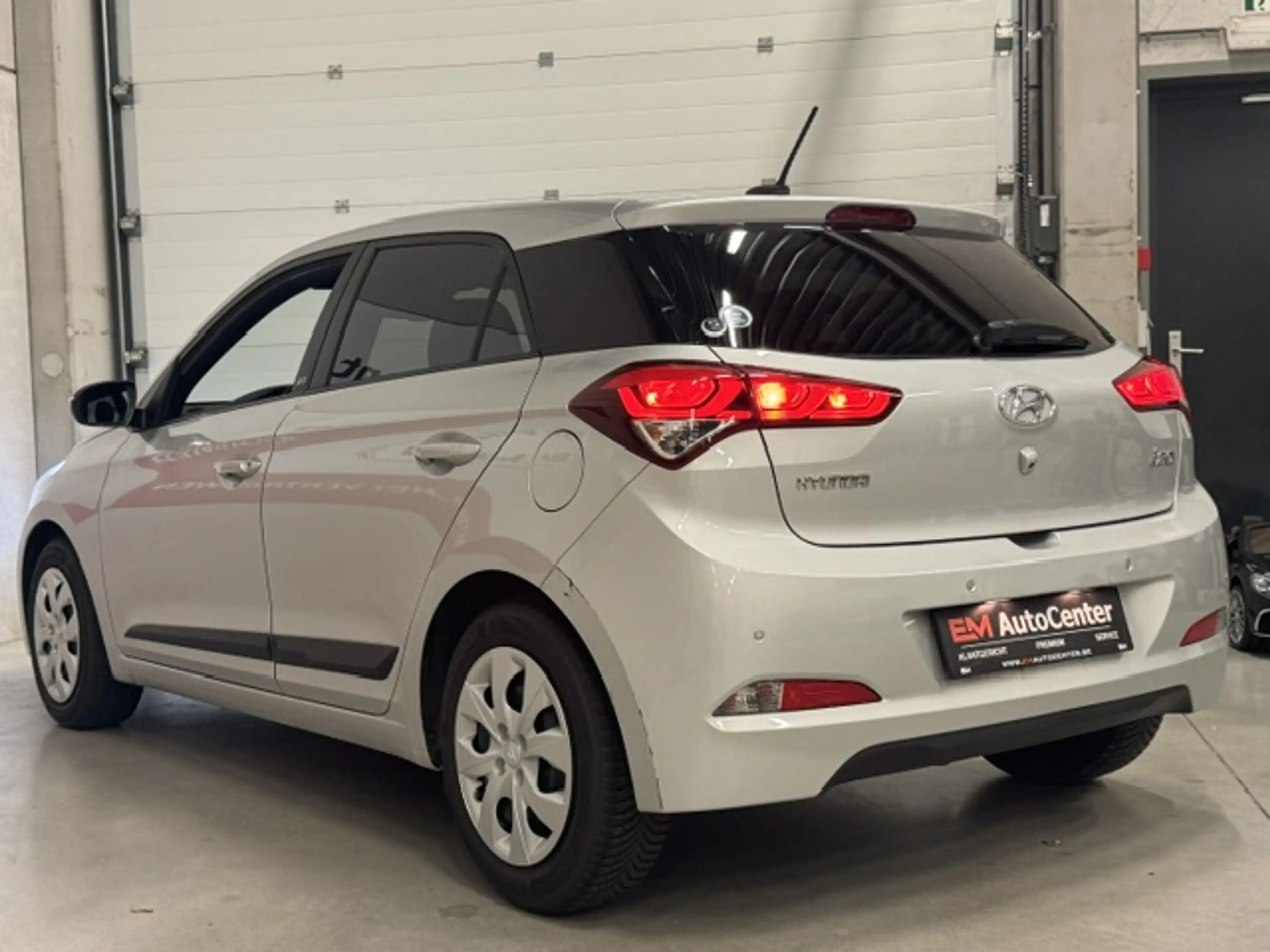 Hyundai i20 1.2i Benzine GO! Airco-Camera-Lane Assist-GPS-Cruise-1St eig... + Garantie — photo 3