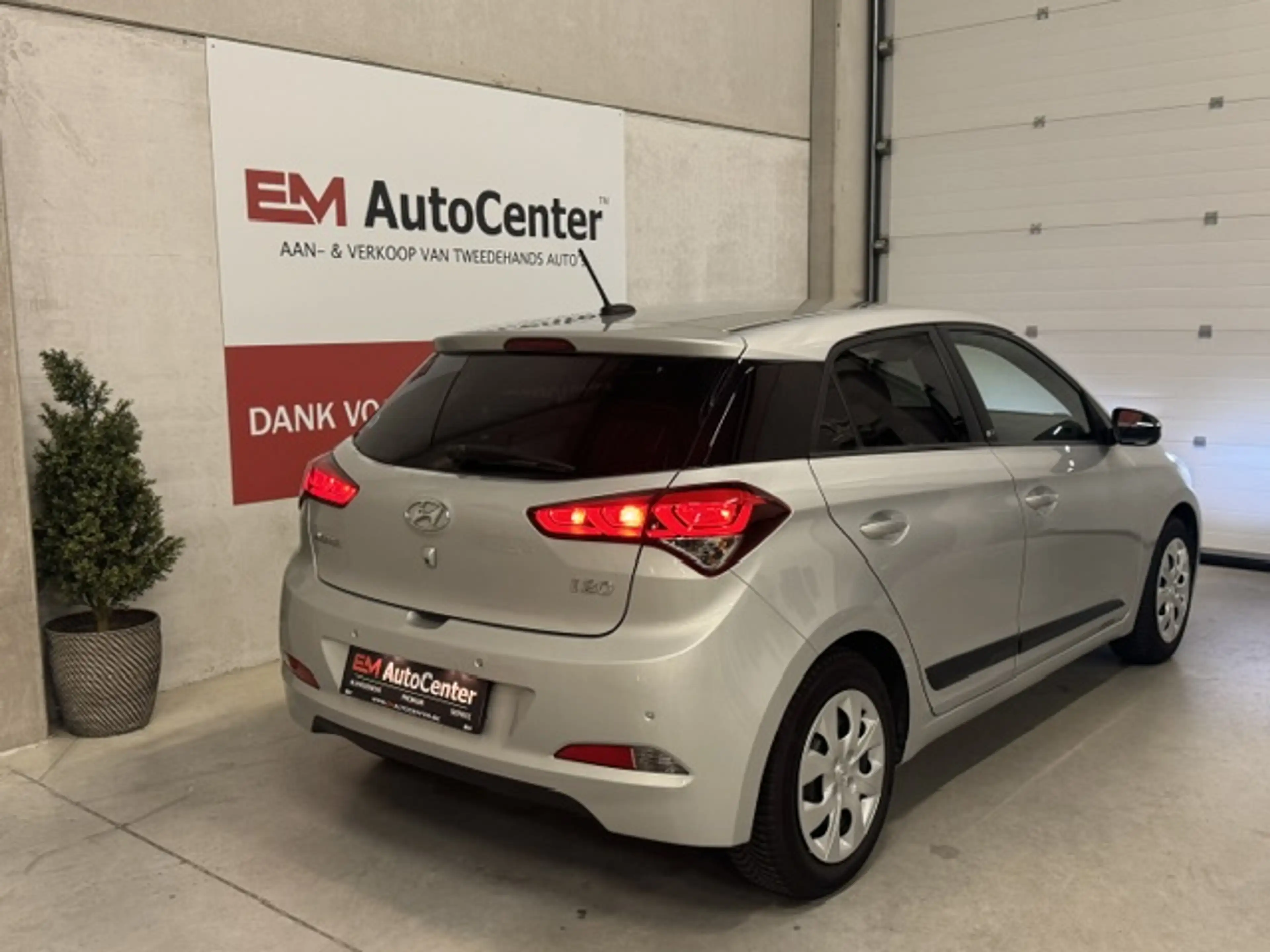 Hyundai i20 1.2i Benzine GO! Airco-Camera-Lane Assist-GPS-Cruise-1St eig... + Garantie — photo 8
