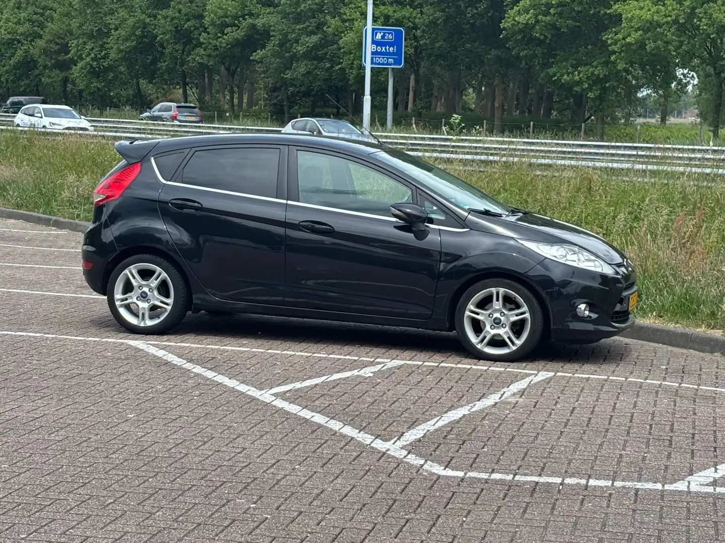 Ford Fiesta 1.6 TDCi ECO. Titan. Zwart - 1