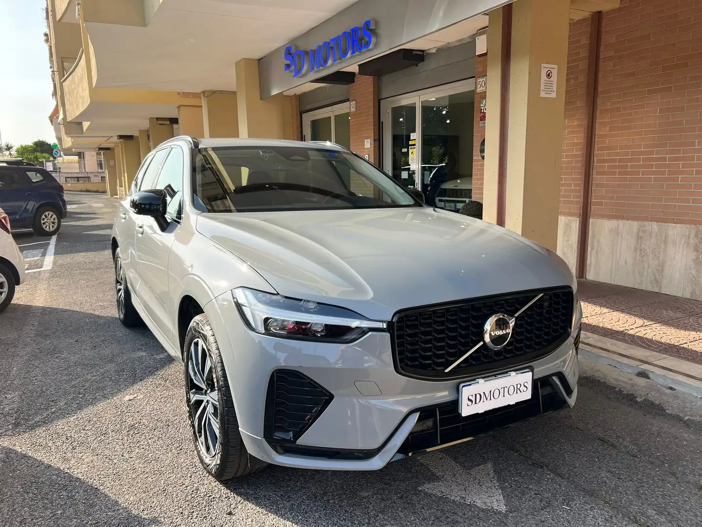 Volvo XC60 XC60 2.0 b4 Plus Dark auto Gris - 1