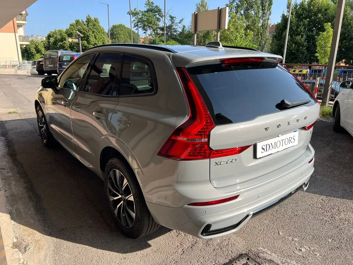 Volvo XC60 XC60 2.0 b4 Plus Dark auto Gris - 2