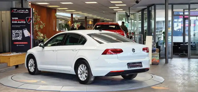 Volkswagen Passat view 6