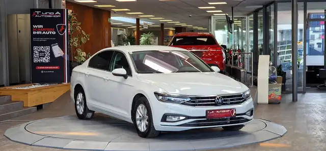 Volkswagen Passat view 3