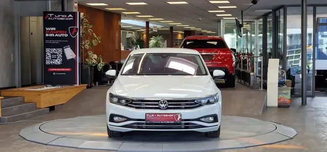 Volkswagen Passat view 2
