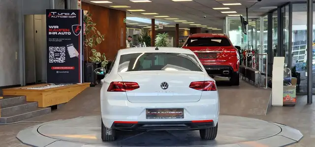Volkswagen Passat view 8