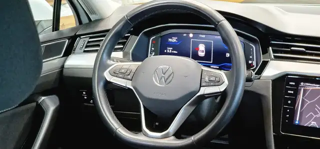 Volkswagen Passat view 13